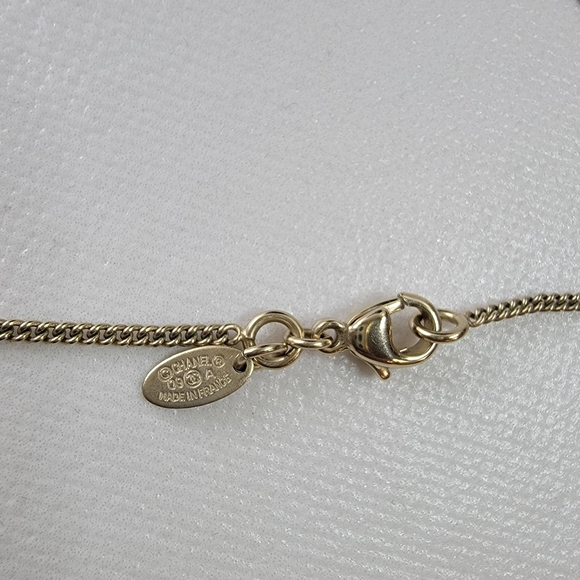 CHANEL CC Logo Gold Plated x Pearl Gold Necklace - Picture 6 of 7